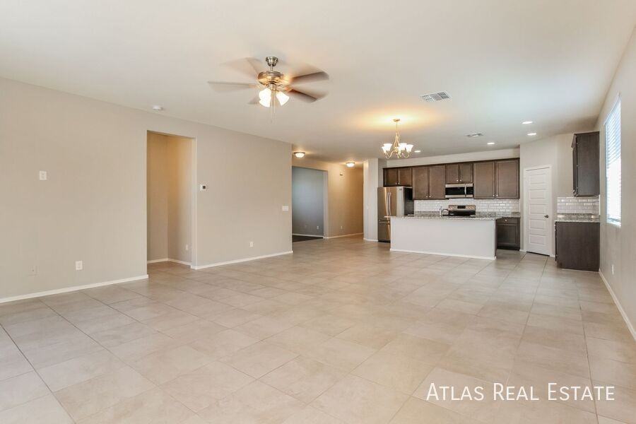 18660 W Robin Ln - Photo 3 of 19