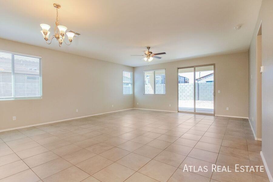18660 W Robin Ln - Photo 4 of 19