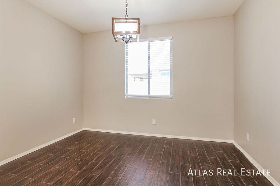 18660 W Robin Ln - Photo 5 of 19