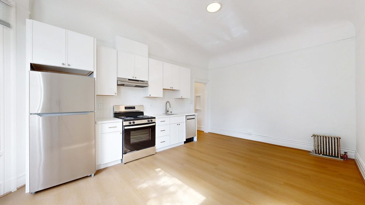3099 Washington St #7 - Photo 4 of 9