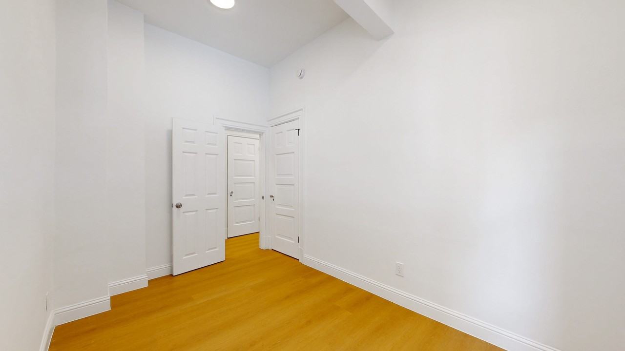 3099 Washington St #7 - Photo 6 of 9