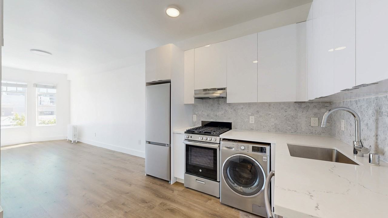 812 Eddy St #405 - Photo 2 of 12