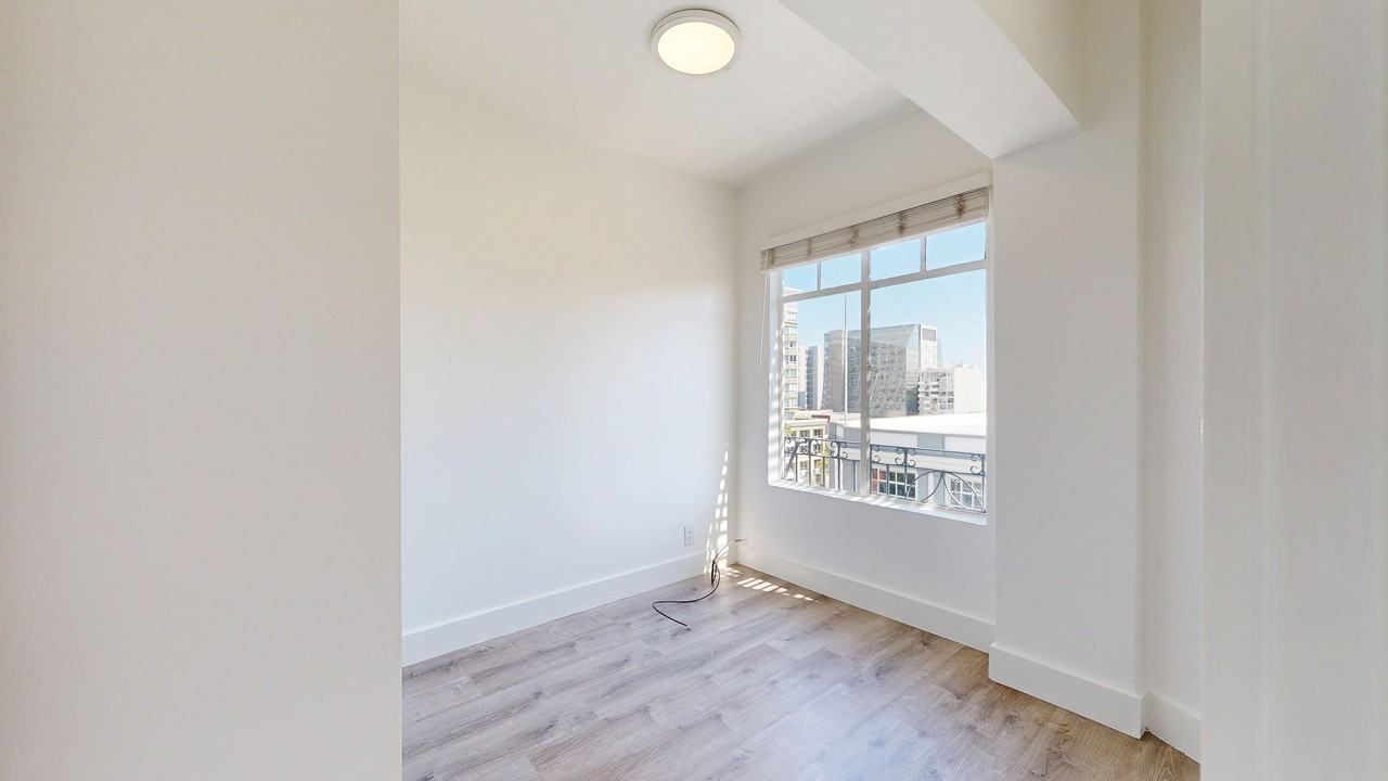 812 Eddy St #405 - Photo 6 of 12