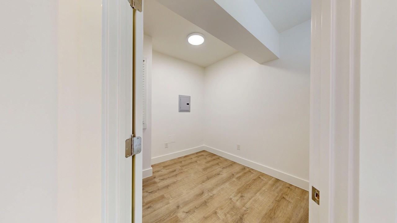 812 Eddy St #405 - Photo 7 of 12