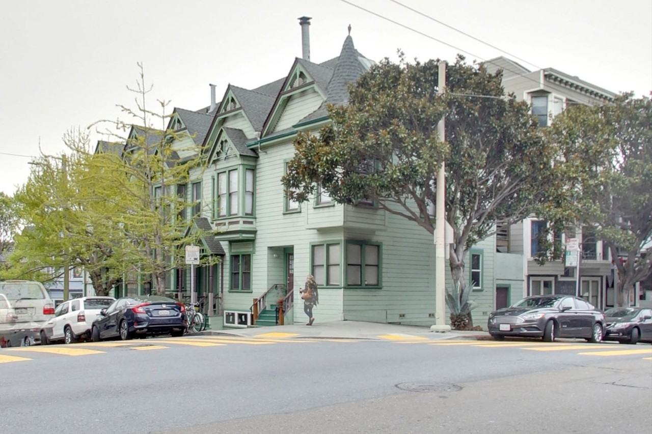 197 Henry St - Photo 3 of 18
