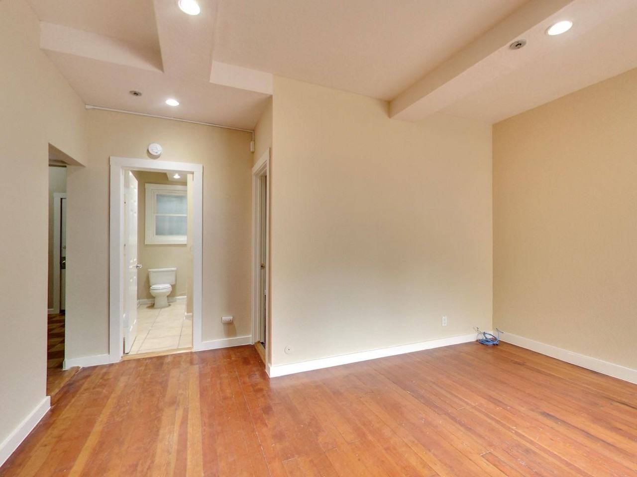 197 Henry St - Photo 6 of 18