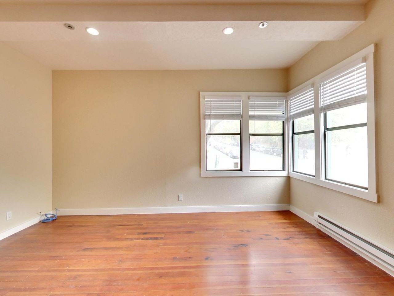 197 Henry St - Photo 7 of 18