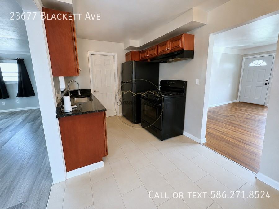 23677 Blackett Ave - Photo 5 of 23