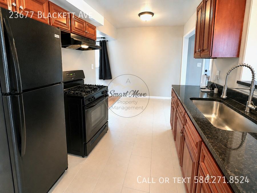 23677 Blackett Ave - Photo 6 of 23