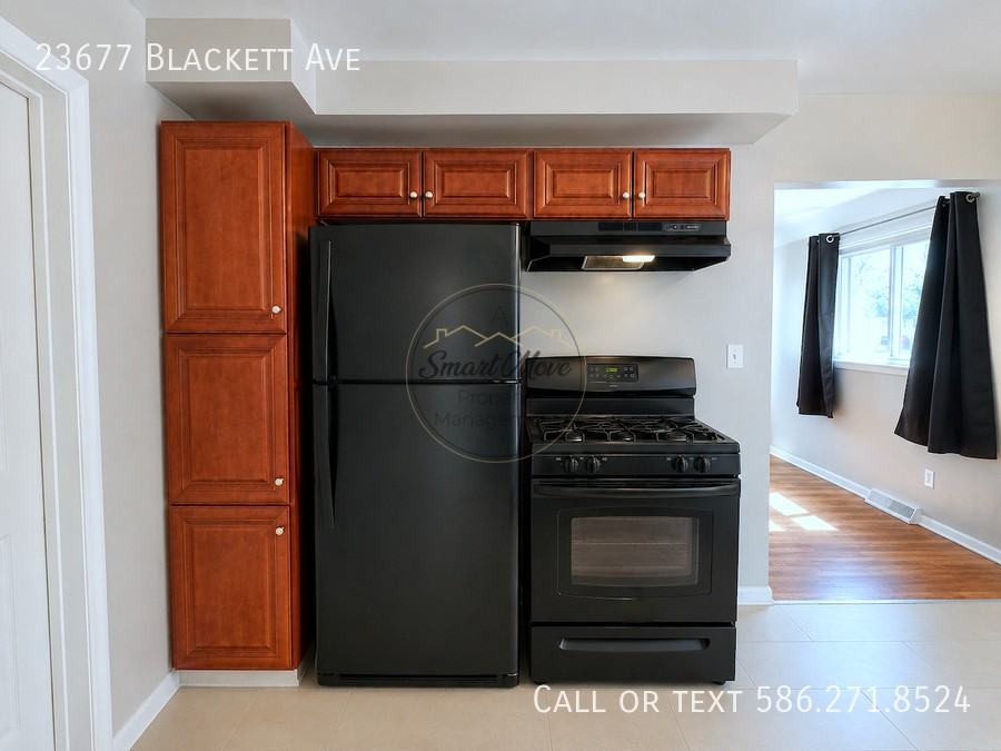 23677 Blackett Ave - Photo 7 of 23