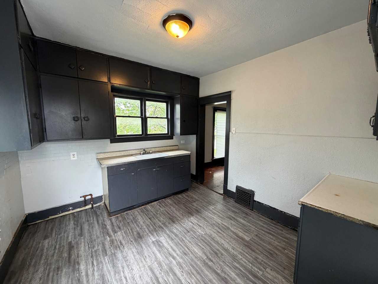 1132 N Gilbert St - Photo 2 of 23