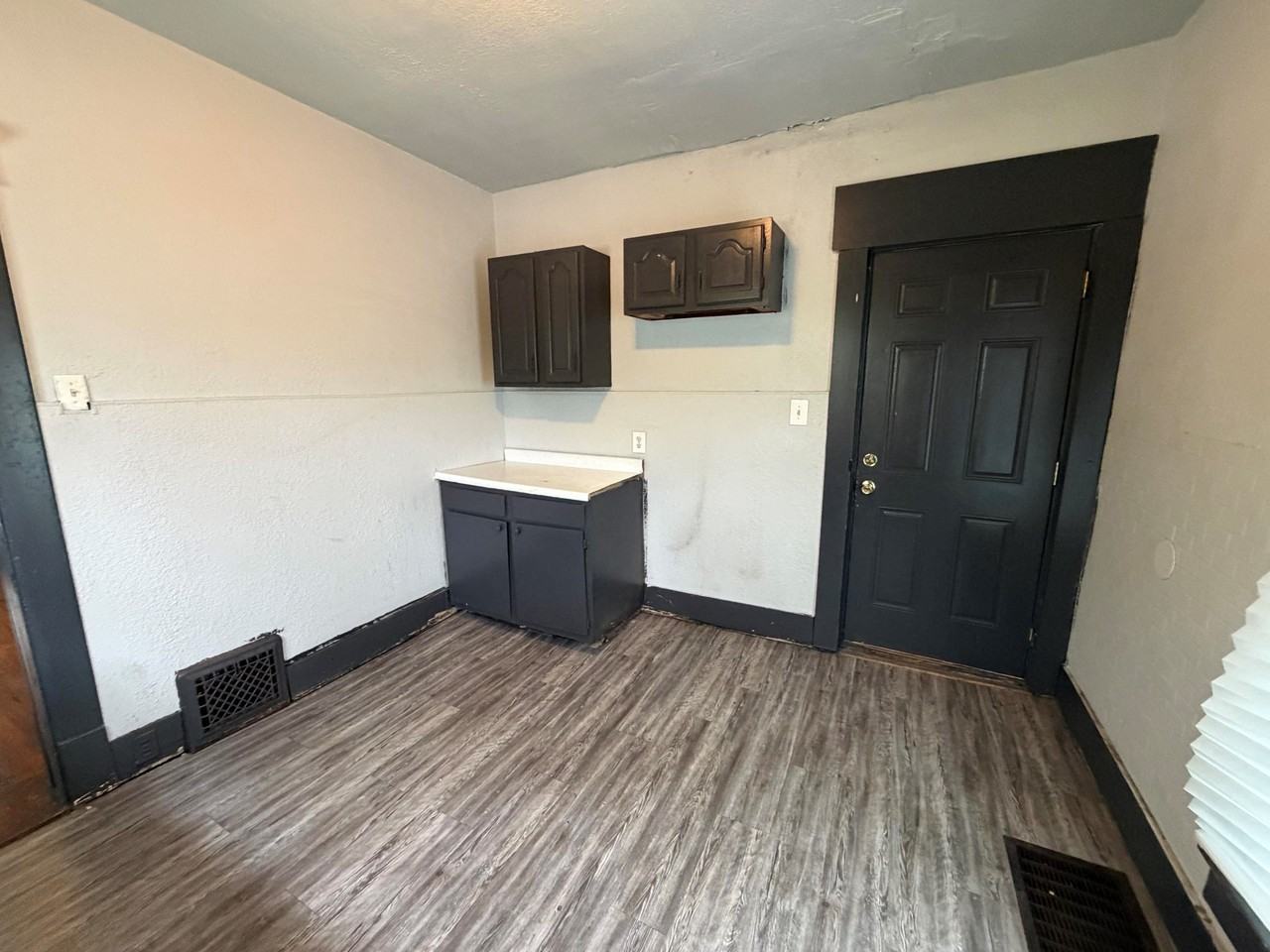 1132 N Gilbert St - Photo 3 of 23