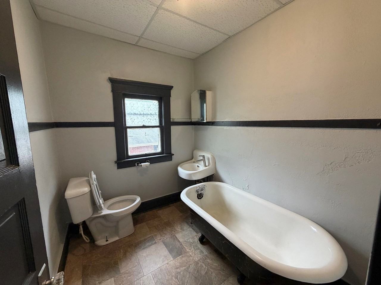 1132 N Gilbert St - Photo 7 of 23