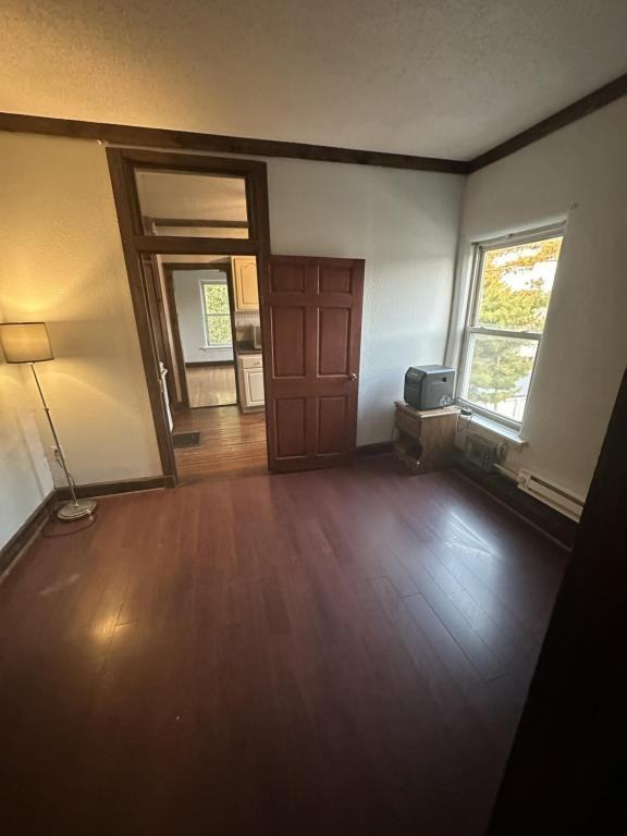118 E Railroad St #6 - Photo 2 of 6