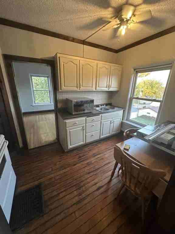 118 E Railroad St #6 - Photo 3 of 6