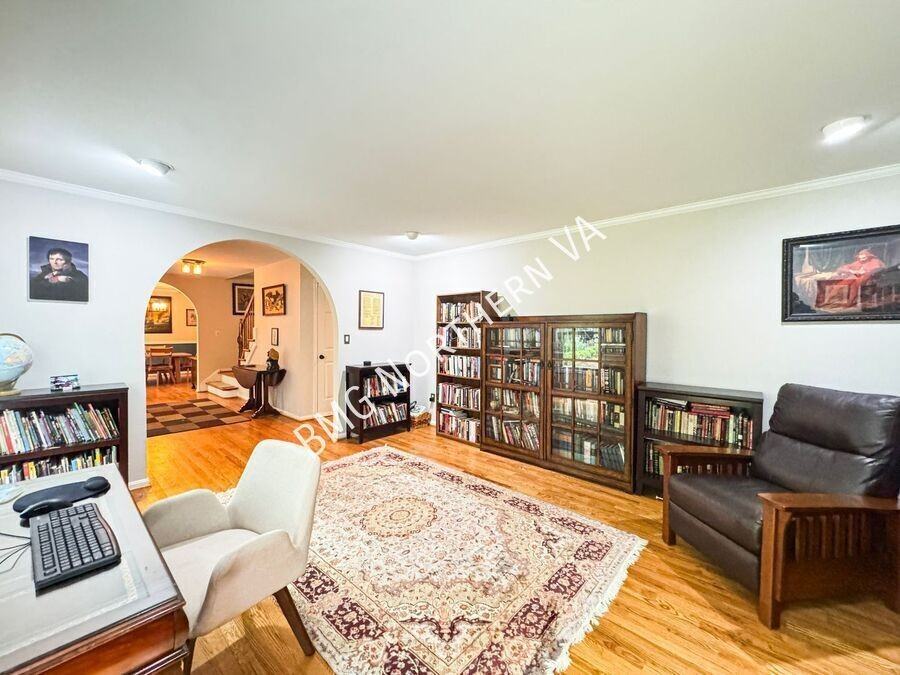 4800 Occoquan Overlook - Photo 7 of 50