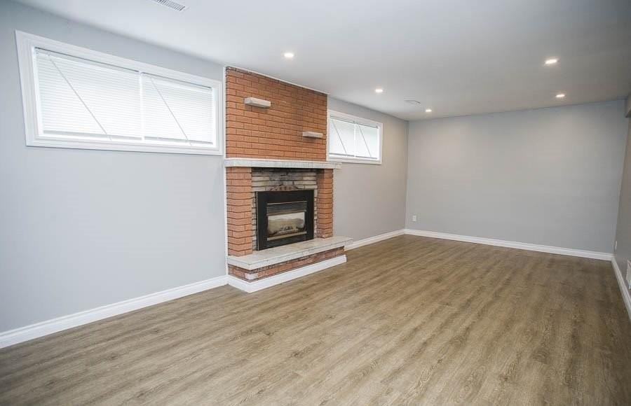 264 Bruce St - Photo 3 of 11