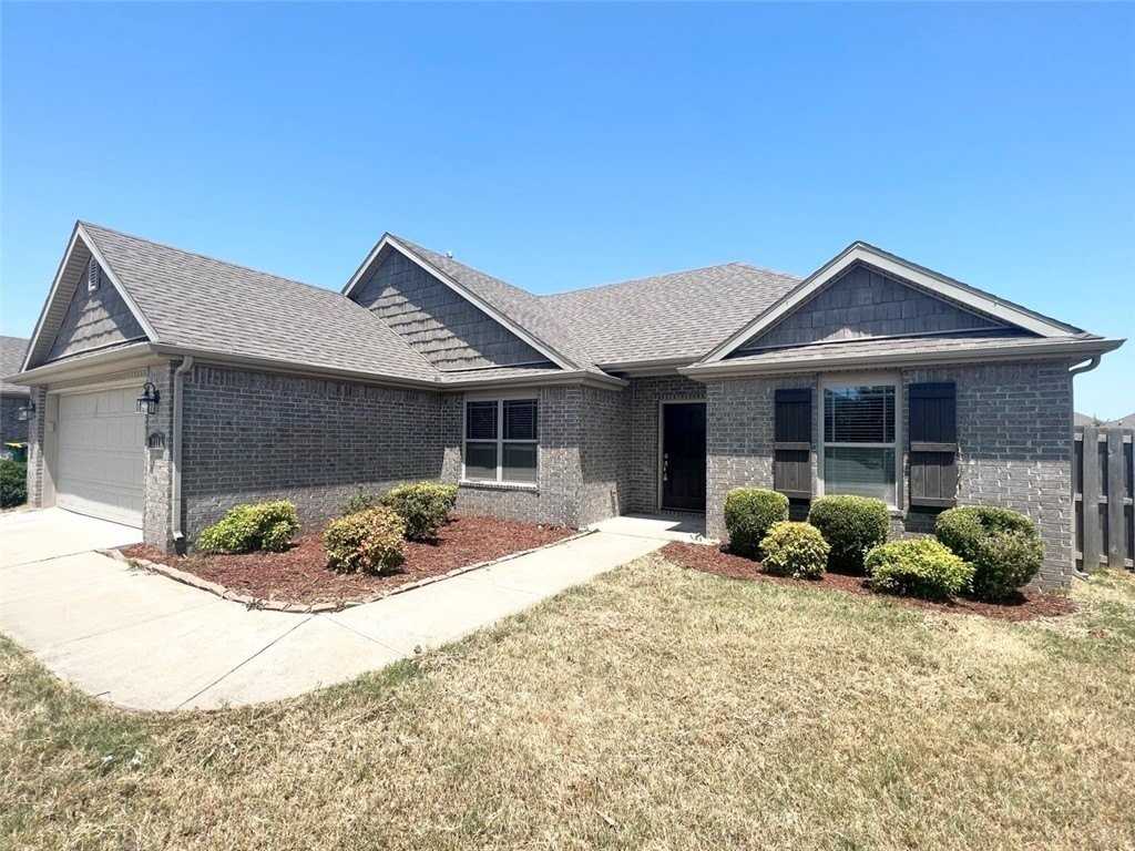 211 Genoa Way - Photo 3 of 20