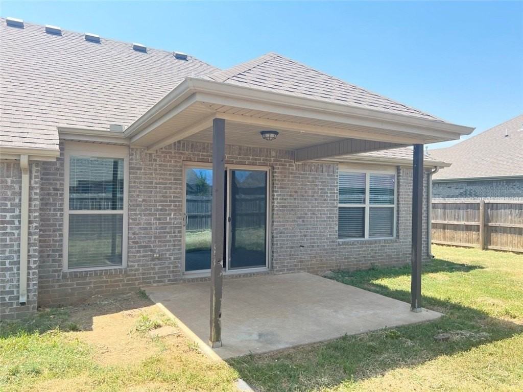 211 Genoa Way - Photo 4 of 20