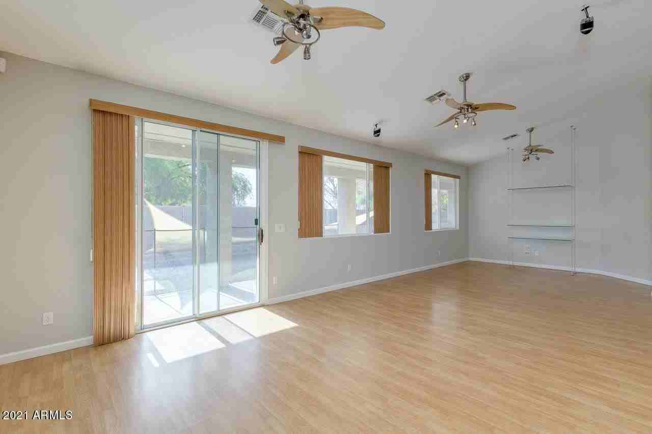 155 E Liberty Ln - Photo 6 of 36