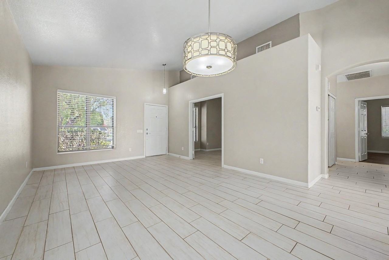 1331 W Blue Ridge Ct - Photo 6 of 48