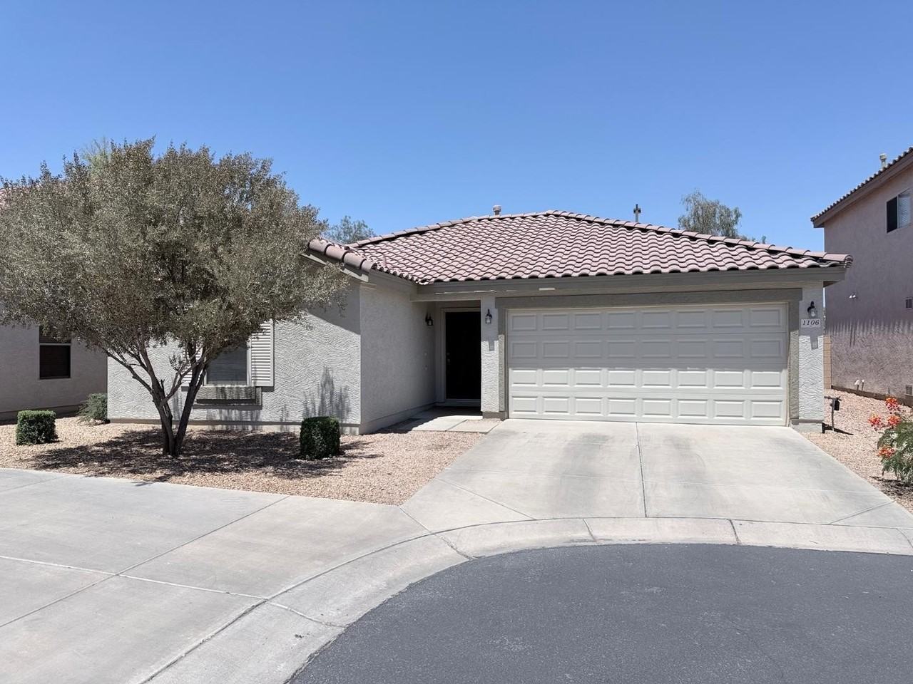 1106 S Fresno Ct - Photo 2 of 17