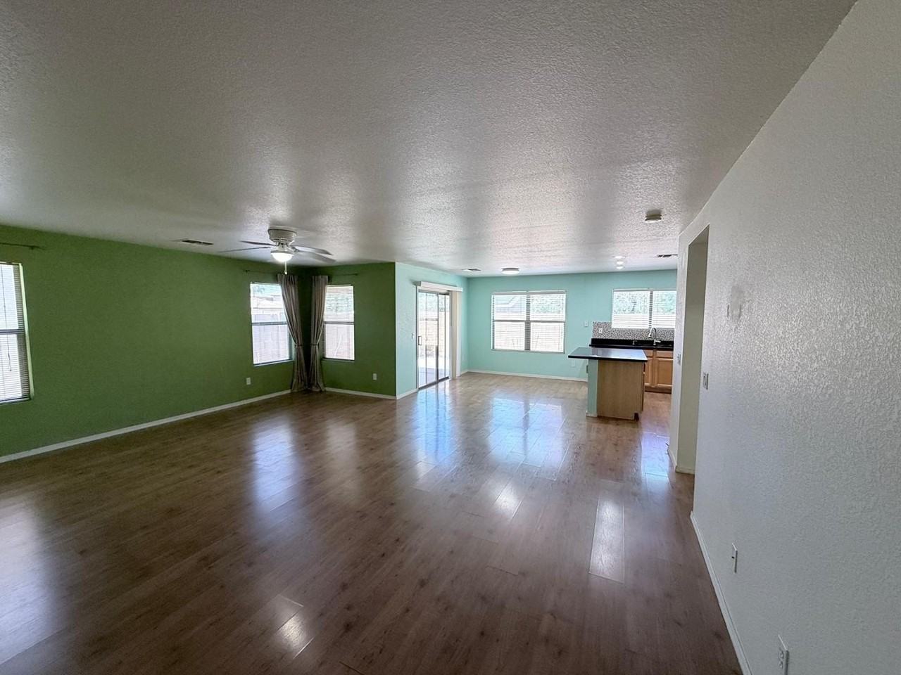 1106 S Fresno Ct - Photo 7 of 17