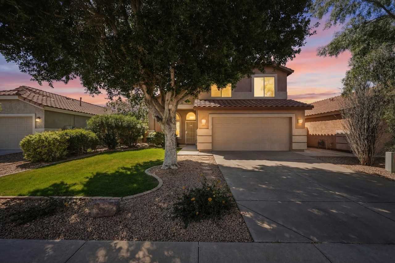 3165 E Desert Ln