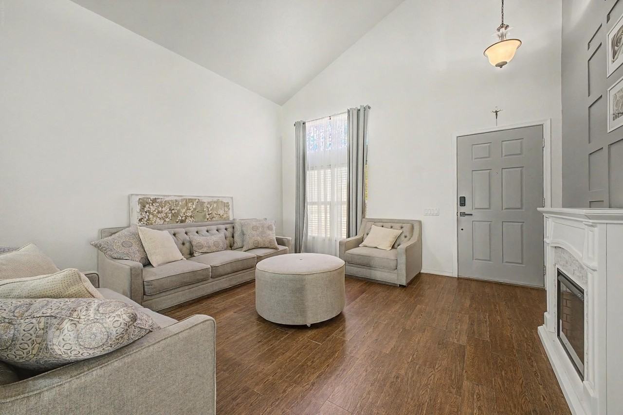 12926 W Cheery Lynn Rd - Photo 5 of 39