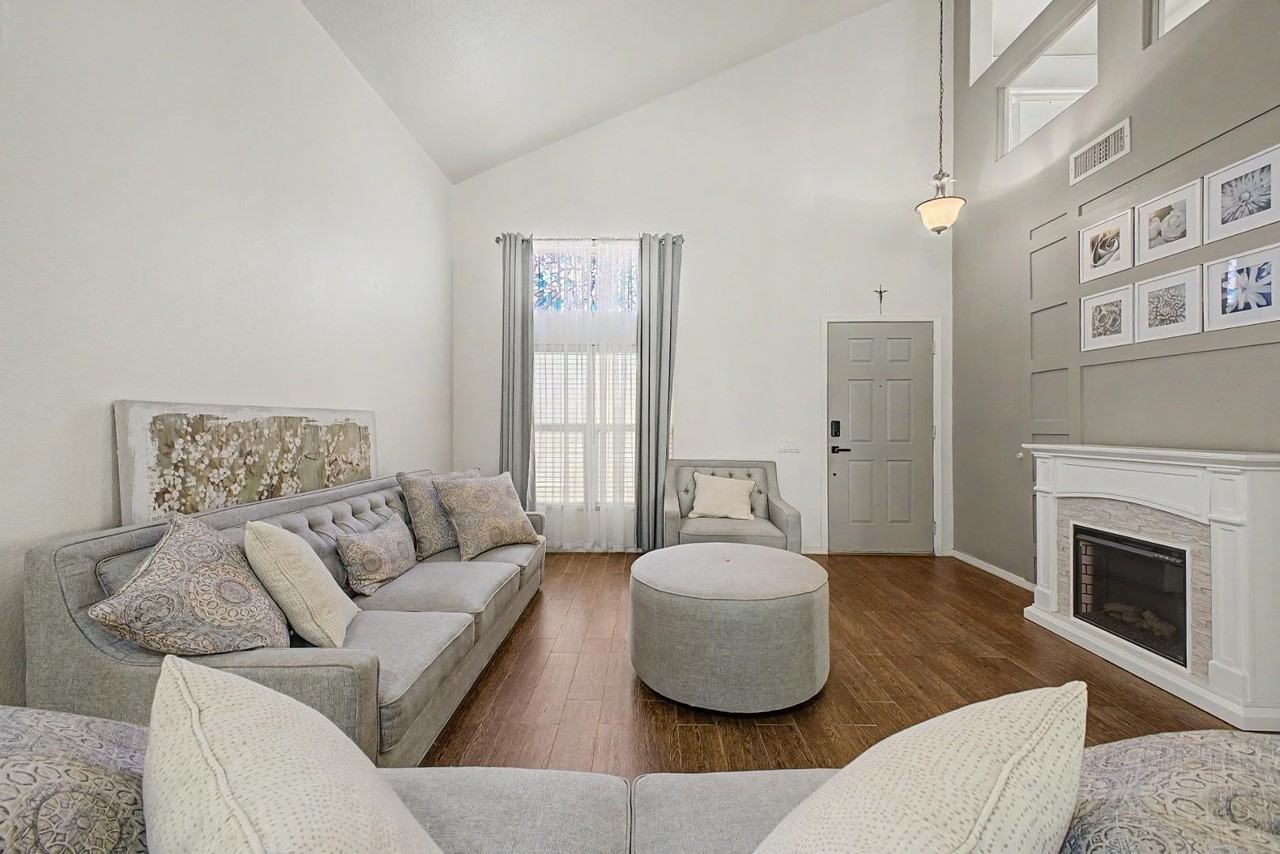 12926 W Cheery Lynn Rd - Photo 6 of 39