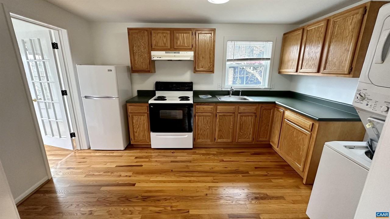 213 Douglas Ave #B - Photo 5 of 19