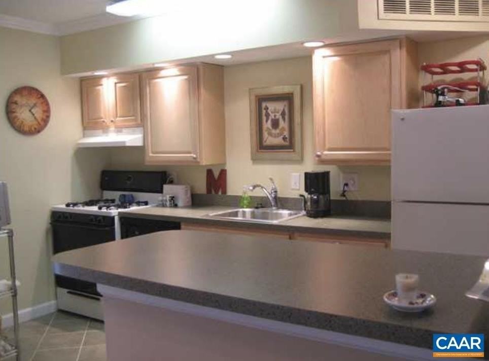 111 Hessian Hills Rdg #2 - Photo 2 of 12