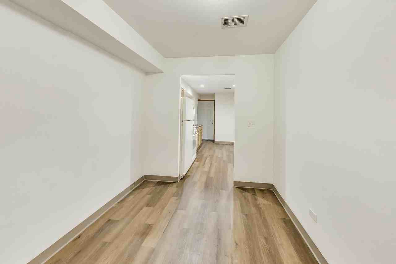 1700 W Cermak Rd - Photo 4 of 13