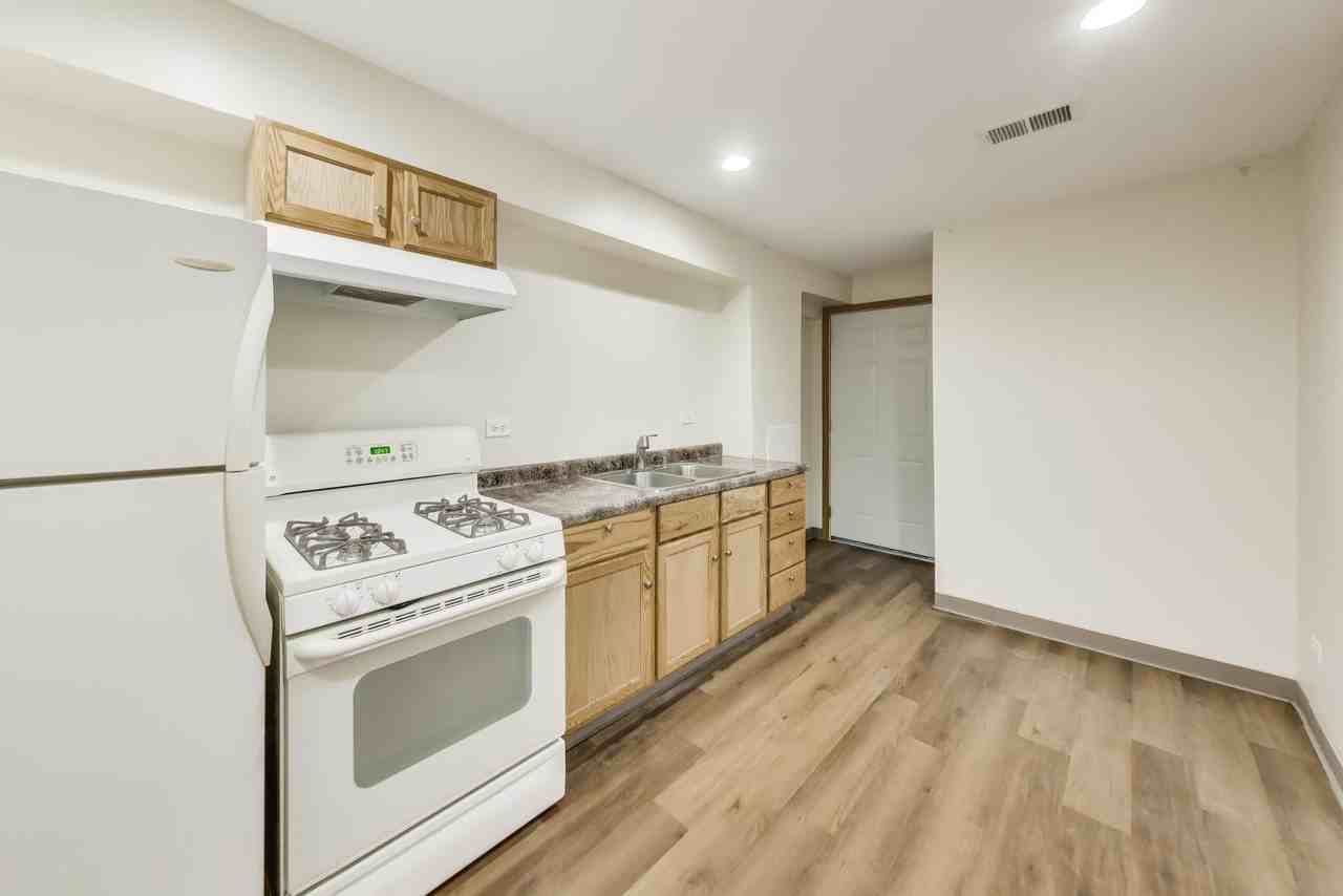 1700 W Cermak Rd - Photo 5 of 13