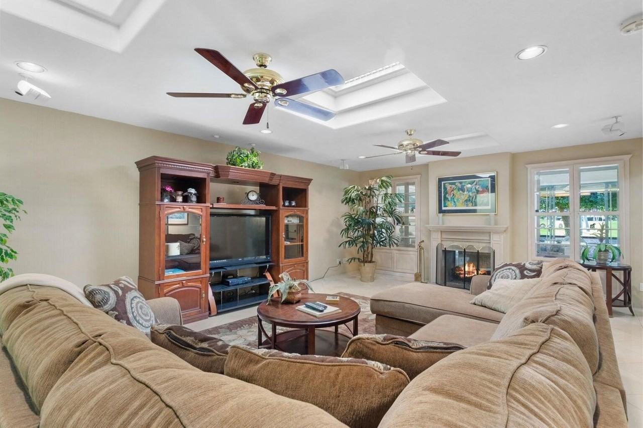 41 Don Quixote Dr - Photo 5 of 21