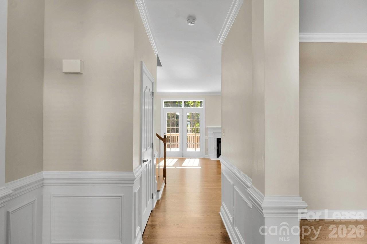 1202 Coachman Dr - Photo 2 of 31