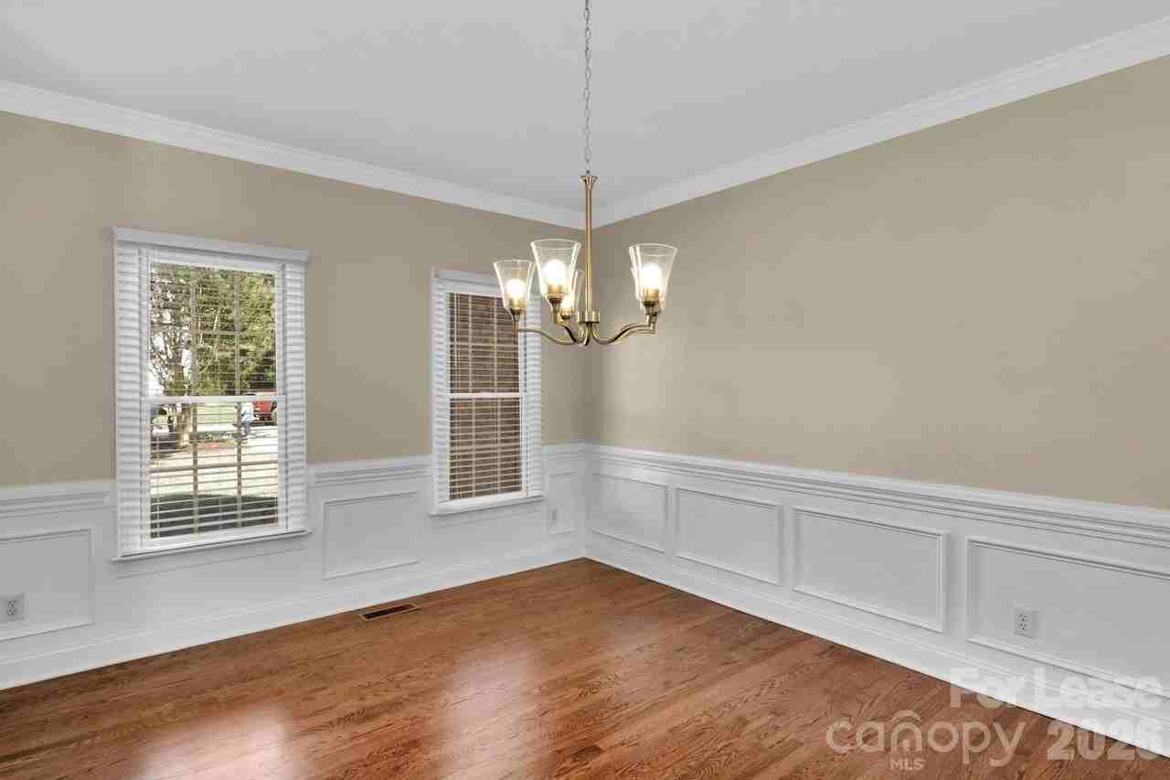 1202 Coachman Dr - Photo 5 of 31