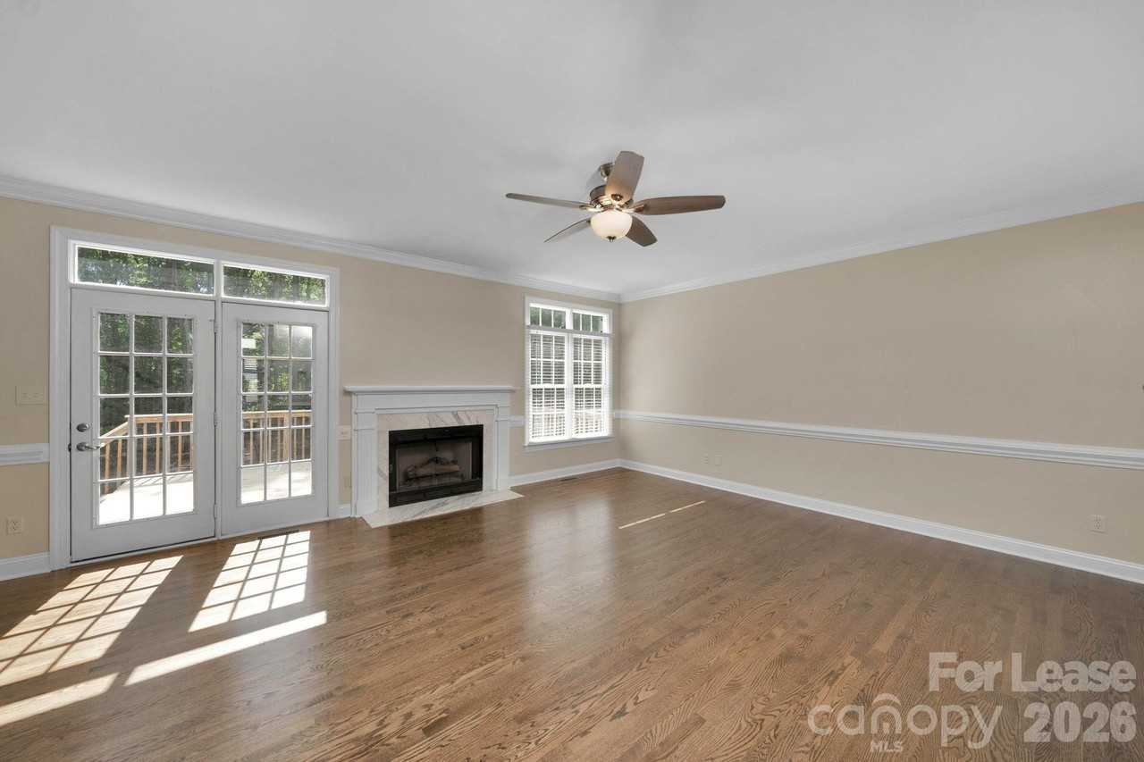 1202 Coachman Dr - Photo 6 of 31
