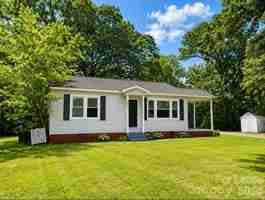featured image of 810 Mt Holly Huntersville Rd