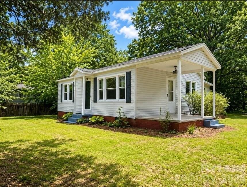 810 Mt Holly Huntersville Rd - Photo 2 of 21