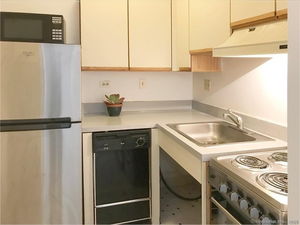 124 Court St #405 - Photo 4 of 7