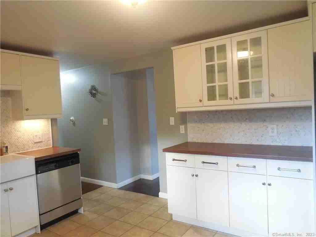 215 Fowler Ave - Photo 7 of 23