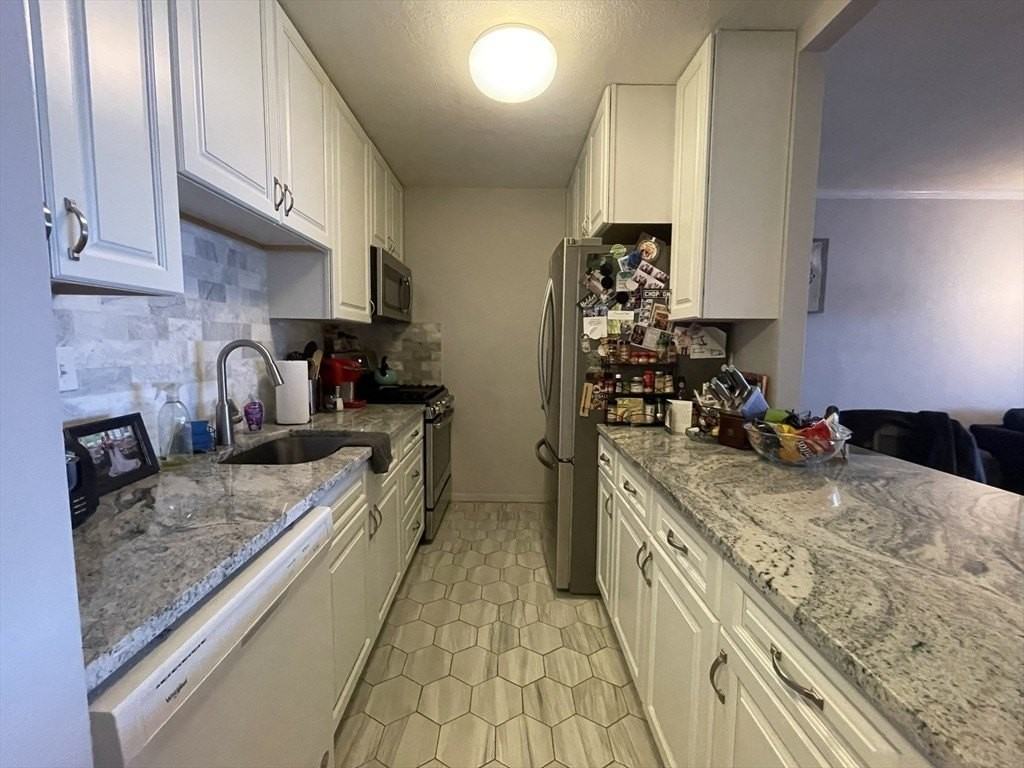 8 Whittier Pl Apt 23b - Photo 3 of 23
