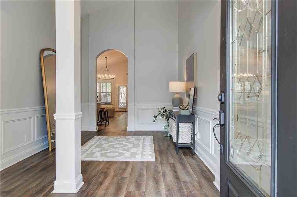 3822 Carriage House Dr - Photo 2 of 32