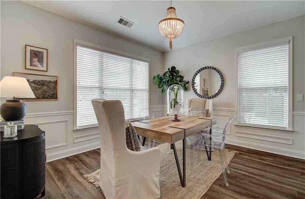 3822 Carriage House Dr - Photo 4 of 32
