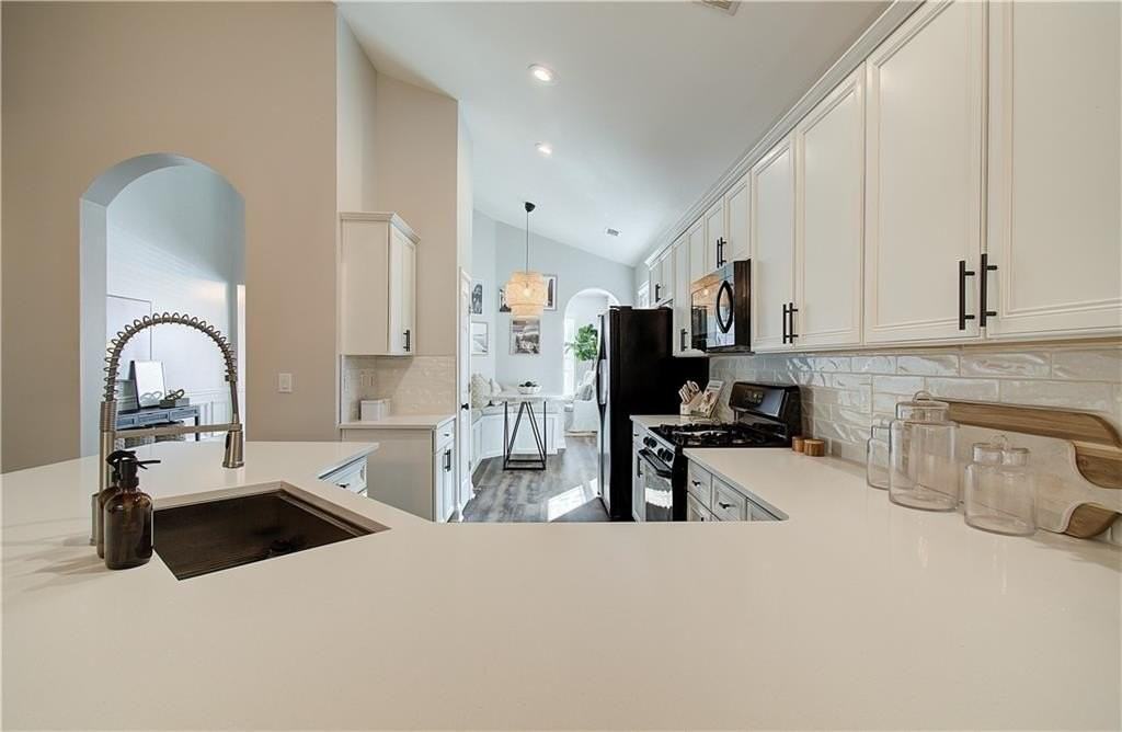 3822 Carriage House Dr - Photo 6 of 32