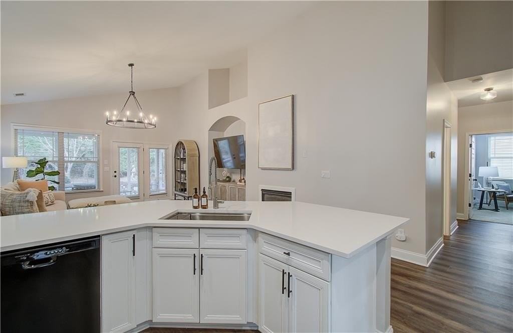 3822 Carriage House Dr - Photo 7 of 32