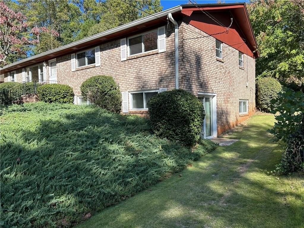1811 Trophy Dr - Photo 2 of 13