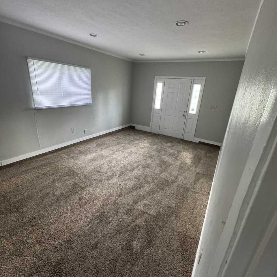 4030 N Catherwood Ave #1 - Photo 4 of 26