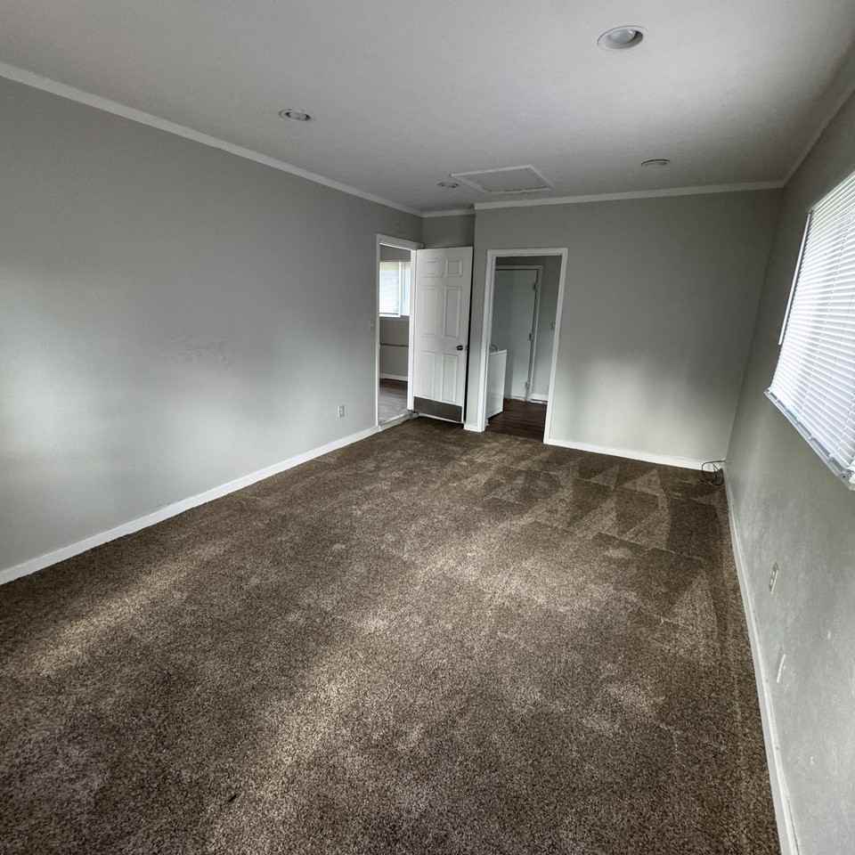 4030 N Catherwood Ave #1 - Photo 5 of 26